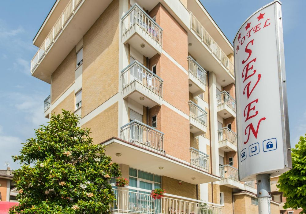 Hotel Seven - Torre Pedrera