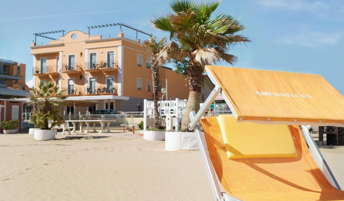 Hotel Holiday Beach