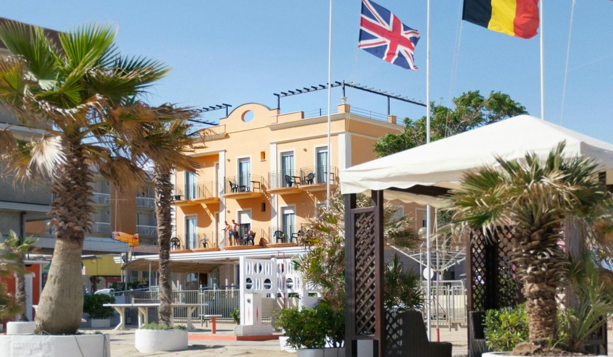 Hotel Holiday Beach